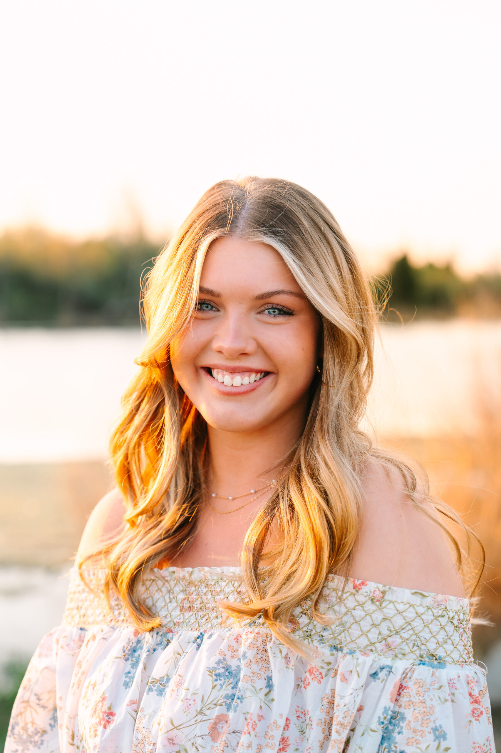 Senior grad photos in Evansville, Indiana out at Bluegrass